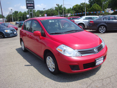 nissan versa 2010 red hatchback gasoline 4 cylinders front wheel drive automatic 45324