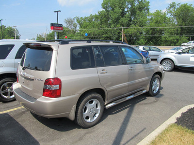 toyota highlander 2005 tan suv gasoline 6 cylinders all whee drive automatic 13502