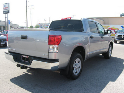 toyota tundra 2010 silver grade gasoline 8 cylinders 4 wheel drive automatic 45840