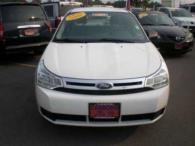 ford focus 2008 white sedan gasoline 4 cylinders front wheel drive 5 speed manual 13502