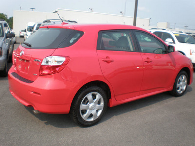 toyota matrix 2009 red hatchback s gasoline 4 cylinders all whee drive automatic 13502