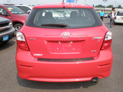 toyota matrix 2009 red hatchback s gasoline 4 cylinders all whee drive automatic 13502