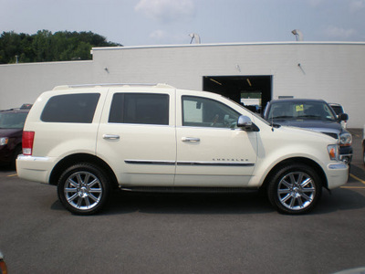 chrysler aspen 2007 white suv limited gasoline 8 cylinders 4 wheel drive automatic 13502