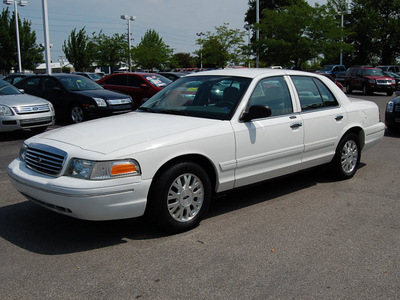 ford crown victoria 2005 white sedan lx gasoline 8 cylinders rear wheel drive 4 speed automatic 46168