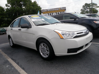 ford focus 2010 white sedan se gasoline 4 cylinders front wheel drive automatic 32401