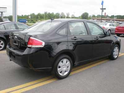 ford focus 2010 black sedan s gasoline 4 cylinders front wheel drive 5 speed manual 13502