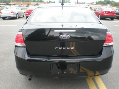 ford focus 2010 black sedan s gasoline 4 cylinders front wheel drive 5 speed manual 13502