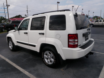 jeep liberty 2009 white suv sport gasoline 6 cylinders 2 wheel drive automatic 32401