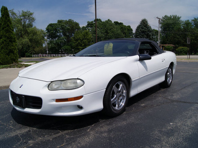 chevrolet camaro 1998 white black gasoline v6 rear wheel drive automatic 61008