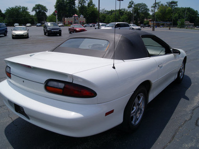 chevrolet camaro 1998 white black gasoline v6 rear wheel drive automatic 61008