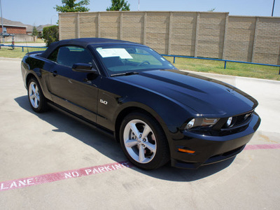 ford mustang 2011 black gt gasoline 8 cylinders rear wheel drive automatic 76108