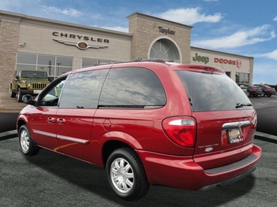 chrysler town and country 2005 red van tour gasoline 6 cylinders front wheel drive 4 speed automatic 60915