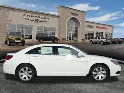 chrysler 200 2011 white sedan touring gasoline 4 cylinders front wheel drive automatic 60915