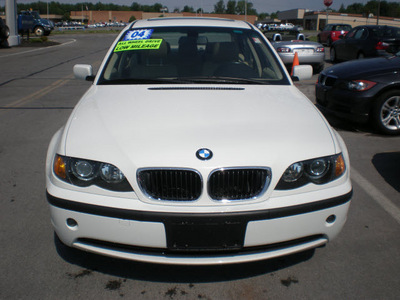 bmw 325xi 2004 white sedan gasoline 6 cylinders all whee drive automatic 13502