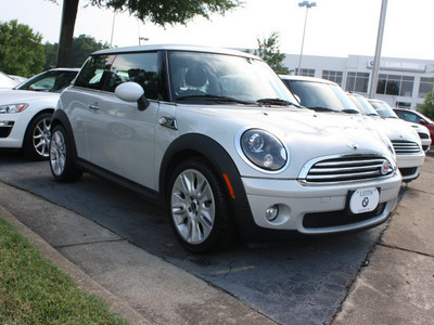 mini cooper 2010 silver hatchback cooper gasoline 4 cylinders front wheel drive 6 speed manual 27616