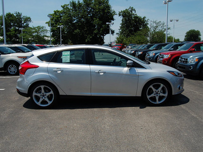 ford focus 2012 silver hatchback titanium gasoline 4 cylinders front wheel drive automatic 46168