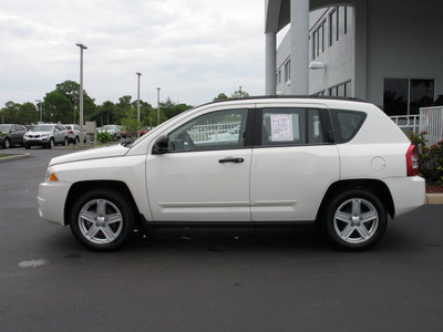 jeep compass 2009 white suv sport gasoline 4 cylinders 2 wheel drive automatic 33912