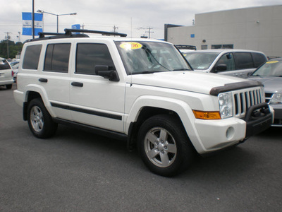 jeep commander 2006 white suv gasoline 6 cylinders 4 wheel drive automatic 13502