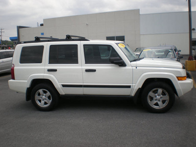 jeep commander 2006 white suv gasoline 6 cylinders 4 wheel drive automatic 13502