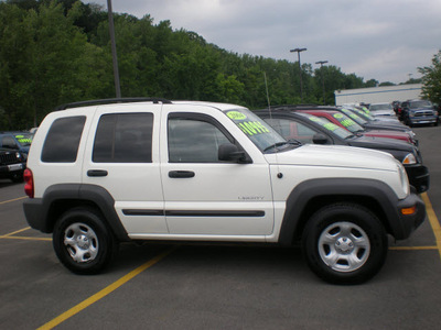 jeep liberty 2004 white suv sport gasoline 6 cylinders 4 wheel drive automatic with overdrive 13502
