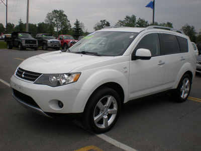 mitsubishi outlander 2008 white suv xls gasoline 6 cylinders all whee drive automatic 13502