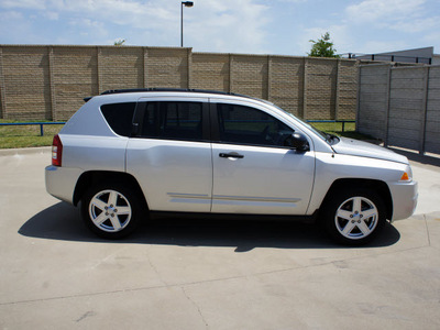 jeep compass 2008 silver suv sport gasoline 4 cylinders 2 wheel drive 5 speed manual 76108