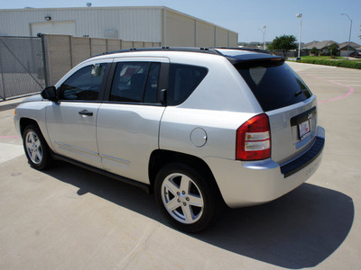 jeep compass 2008 silver suv sport gasoline 4 cylinders 2 wheel drive 5 speed manual 76108