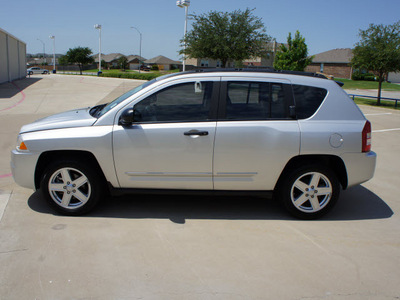 jeep compass 2008 silver suv sport gasoline 4 cylinders 2 wheel drive 5 speed manual 76108