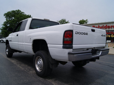 dodge ram 2500 2001 white gasoline 8 cylinders 4 wheel drive automatic 61008