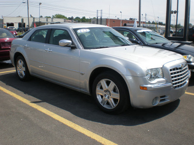 chrysler 300c 2006 silver sedan gasoline 8 cylinders all whee drive automatic 13502