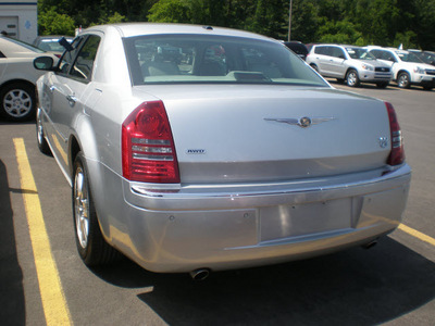 chrysler 300c 2006 silver sedan gasoline 8 cylinders all whee drive automatic 13502