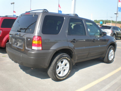 ford escape 2006 gray suv xlt gasoline 6 cylinders all whee drive automatic with overdrive 13502
