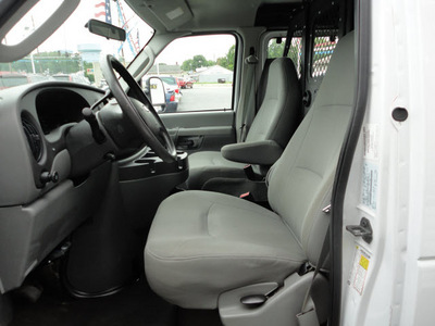 chevrolet express cargo 2008 white 2500 gasoline 8 cylinders rear wheel drive automatic 45005