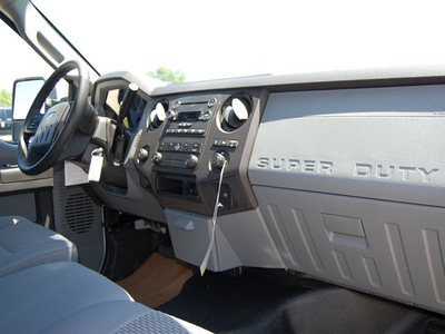 ford f 250 super duty 2011 white xl flex fuel 8 cylinders 4 wheel drive shiftable automatic 46168