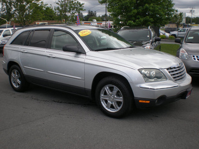 chrysler pacifica 2004 silver suv gasoline 6 cylinders all whee drive automatic 13502