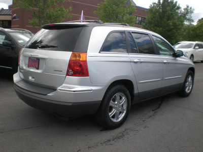 chrysler pacifica 2004 silver suv gasoline 6 cylinders all whee drive automatic 13502