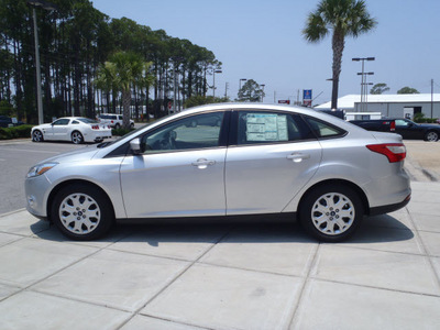 ford focus 2012 silver sedan se gasoline 4 cylinders front wheel drive automatic 32401