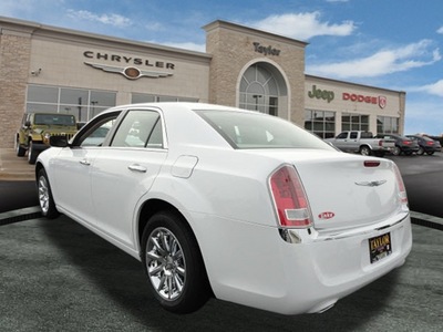 chrysler 300 2011 white sedan limited gasoline 6 cylinders rear wheel drive 5 speed automatic 60915