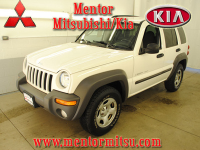 jeep liberty 2003 white suv sport gasoline 6 cylinders 4 wheel drive automatic 44060