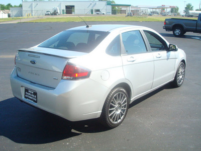 ford focus 2010 silver sedan ses gasoline 4 cylinders front wheel drive automatic 45344