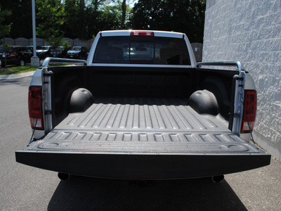 dodge ram pickup 1500 2010 silver slt gasoline 8 cylinders 4 wheel drive automatic 44060