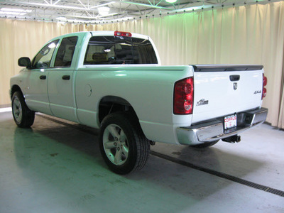dodge ram 1500 2008 white big horn gasoline 8 cylinders 4 wheel drive automatic with overdrive 44883