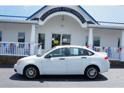 ford focus 2010 white sedan se gasoline 4 cylinders front wheel drive not specified 28677