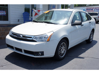 ford focus 2010 white sedan se gasoline 4 cylinders front wheel drive not specified 28677