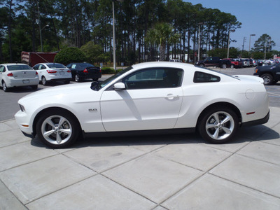 ford mustang 2011 white coupe gt gasoline 8 cylinders rear wheel drive automatic 32401