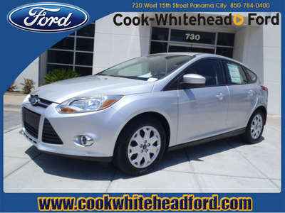 ford focus 2012 silver hatchback se gasoline 4 cylinders front wheel drive automatic 32401