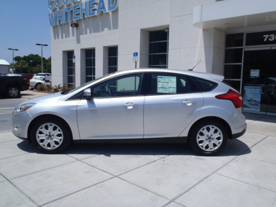 ford focus 2012 silver hatchback se gasoline 4 cylinders front wheel drive automatic 32401