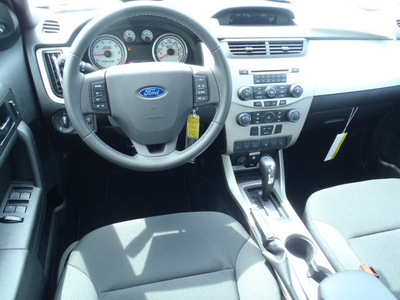 ford focus 2011 silver sedan sport ses gasoline 4 cylinders front wheel drive automatic 32401