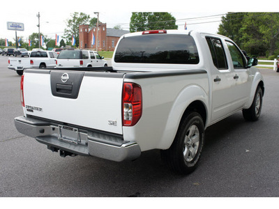 nissan frontier 2010 white se gasoline 6 cylinders 2 wheel drive not specified 28677