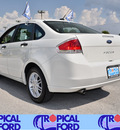 ford focus 2010 white sedan se gasoline 4 cylinders front wheel drive automatic 32837